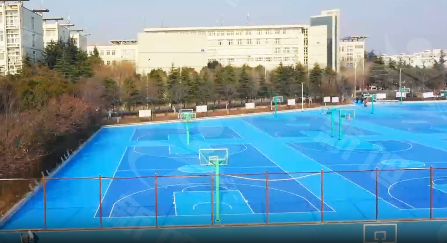新旭体育学校硅pu篮球场施工完工