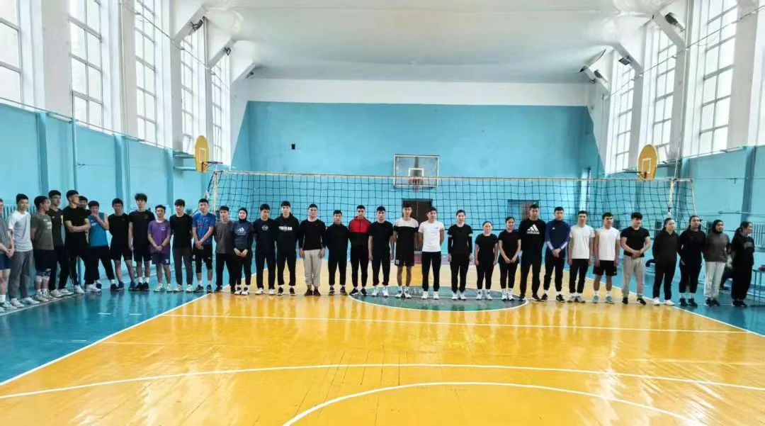 新旭体育考察场馆合影